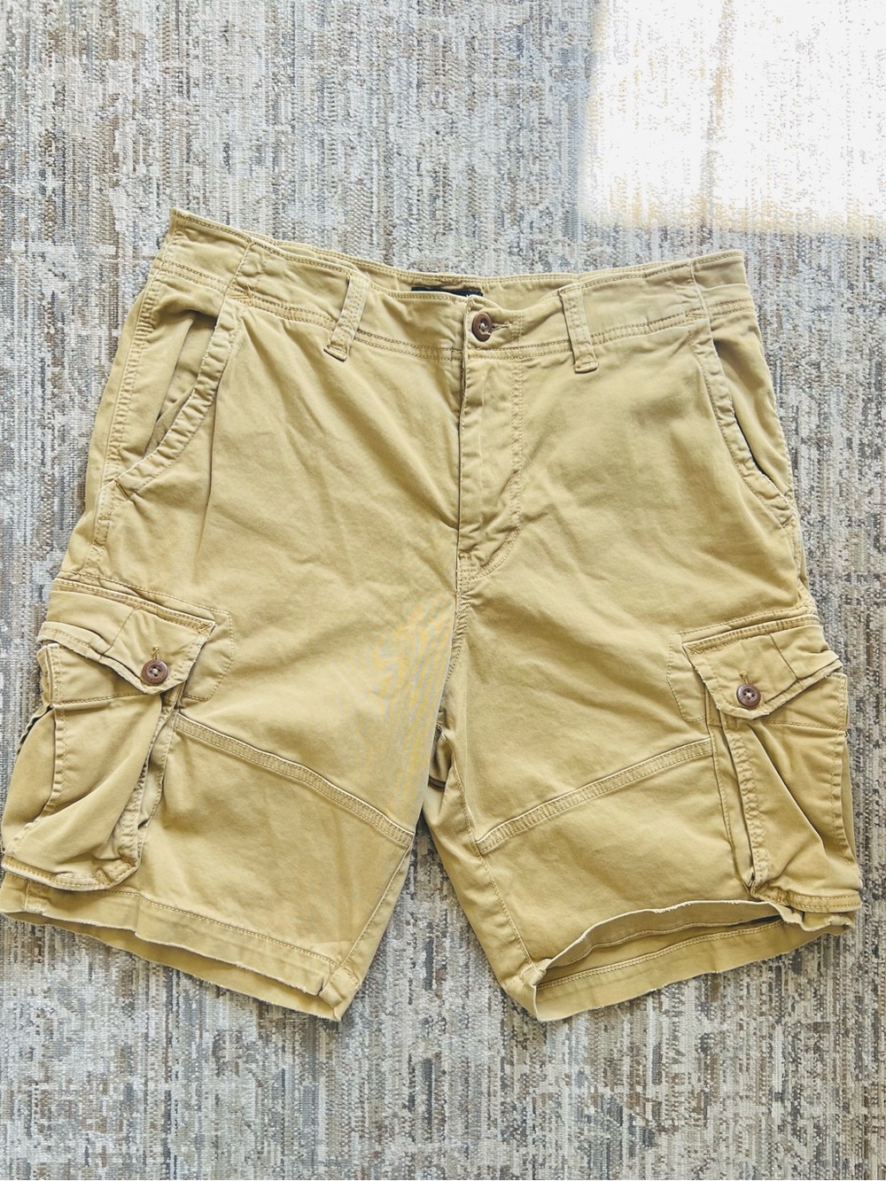 American Eagle Men's Khaki Cargo Shorts - Classic Casual Utility
